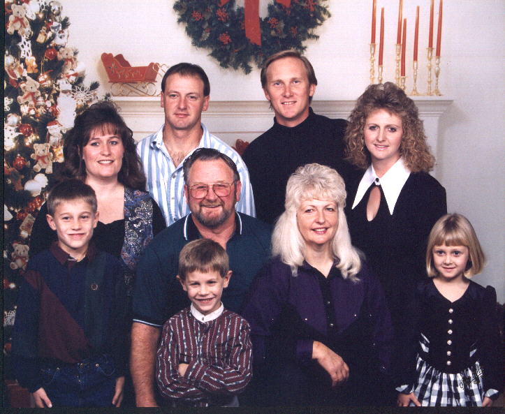 family.jpg (24629 bytes)